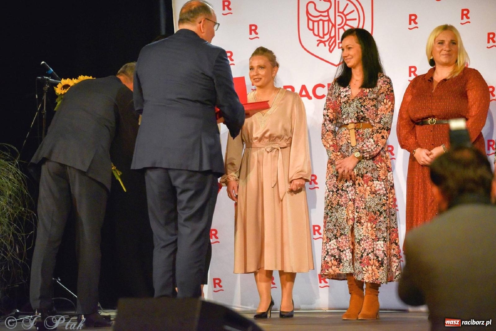 Zdjęcie w galerii na portalu naszraciborz.pl: Miejskie obchody Dnia Edukacji Narodowej i 60. urodziny SP 13 [FOTO i WIDEO] wiadomości z regionu