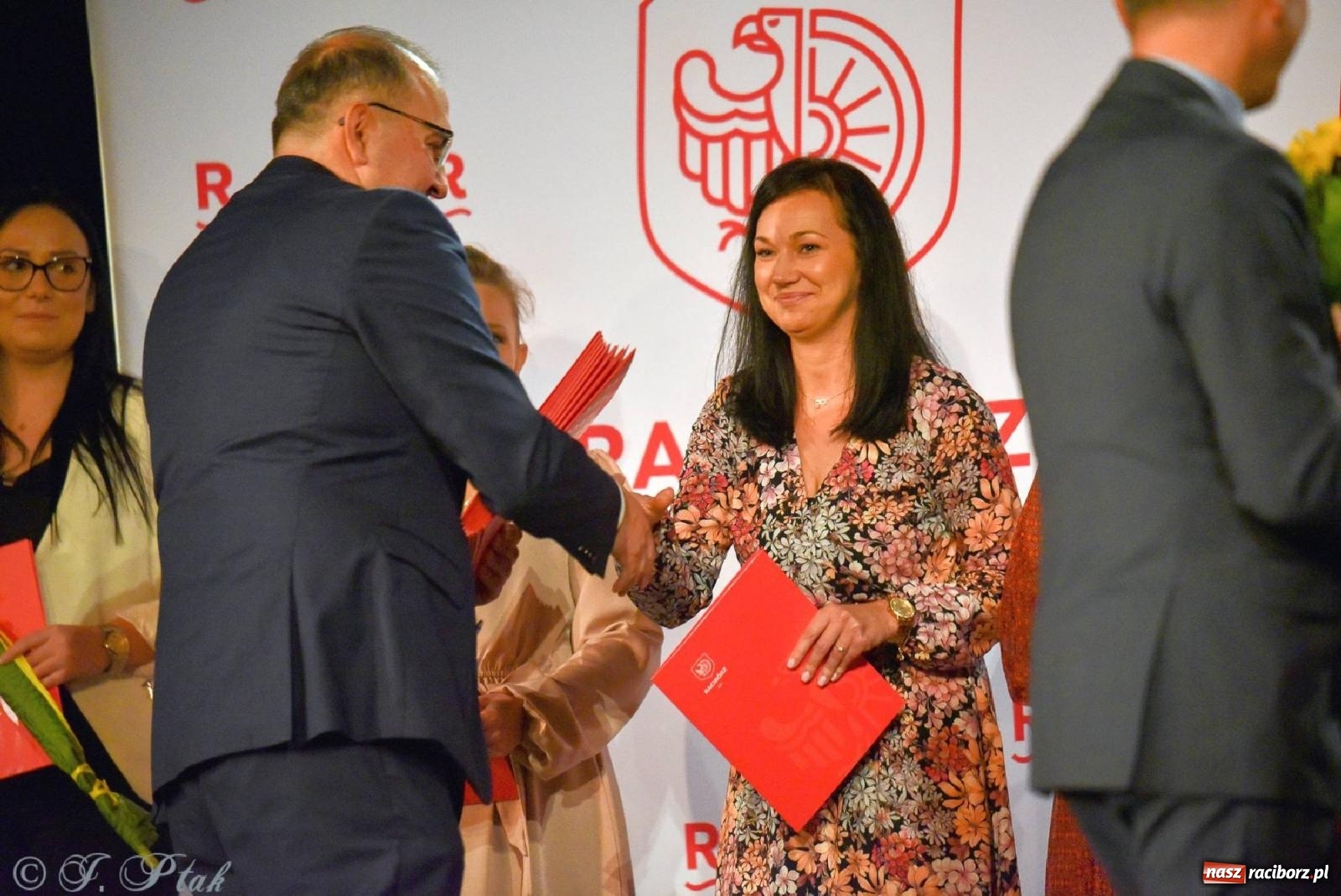 Zdjęcie w galerii na portalu naszraciborz.pl: Miejskie obchody Dnia Edukacji Narodowej i 60. urodziny SP 13 [FOTO i WIDEO] wiadomości z regionu