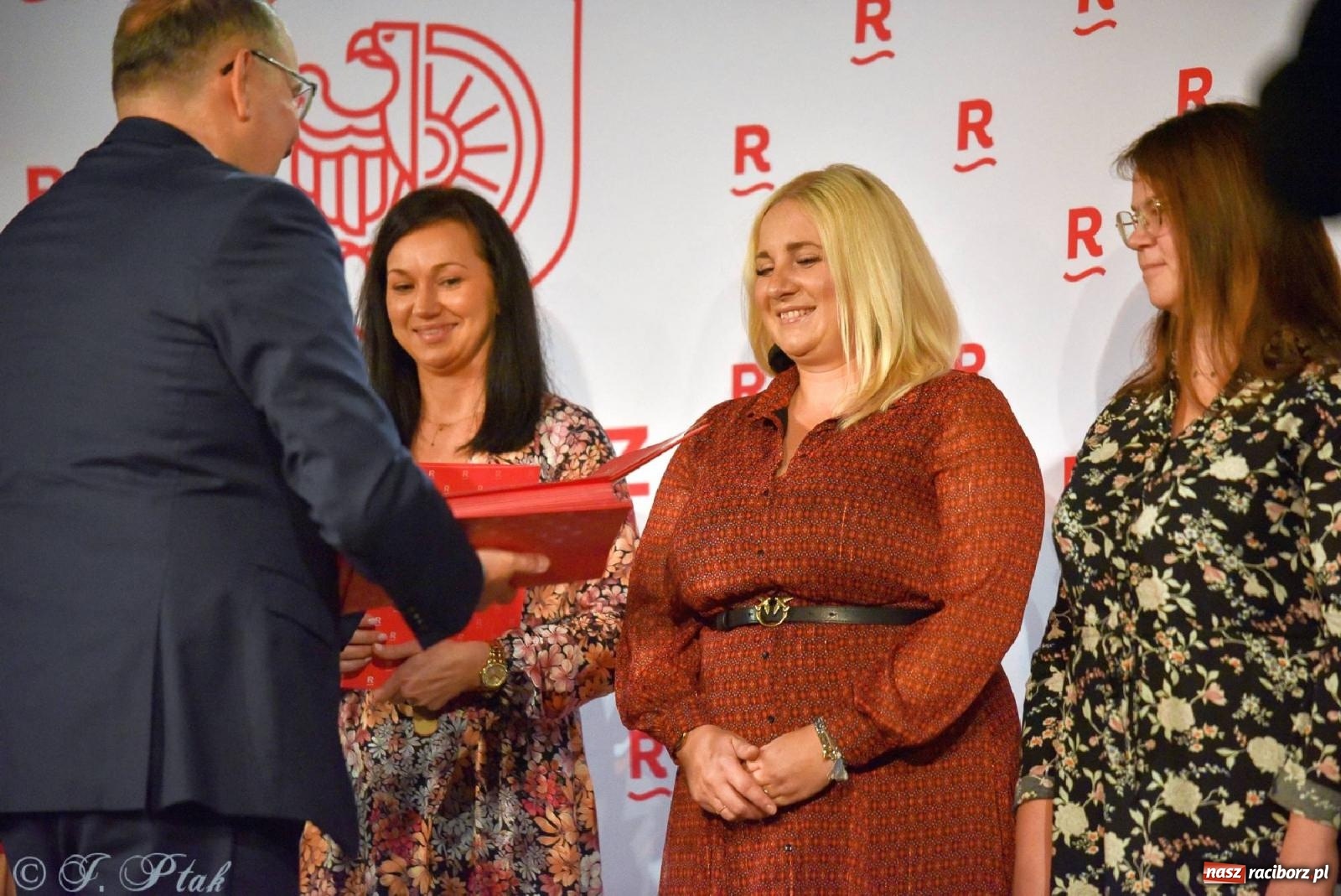 Zdjęcie w galerii na portalu naszraciborz.pl: Miejskie obchody Dnia Edukacji Narodowej i 60. urodziny SP 13 [FOTO i WIDEO] wiadomości z regionu