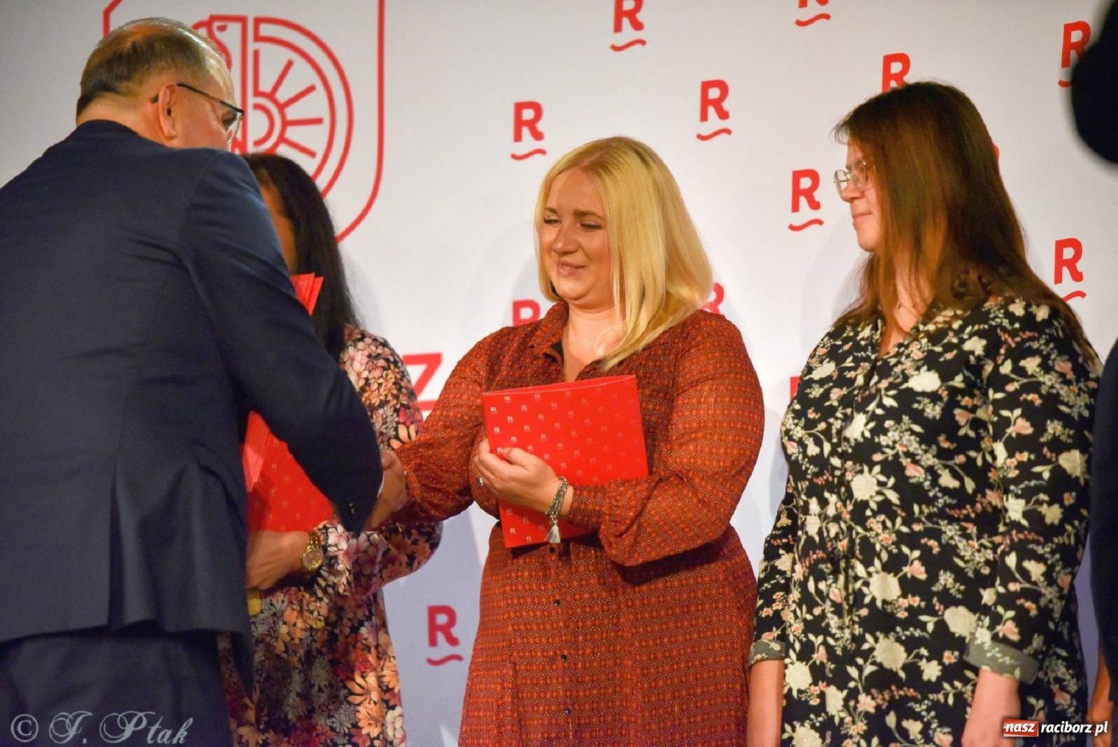 Zdjęcie w galerii na portalu naszraciborz.pl: Miejskie obchody Dnia Edukacji Narodowej i 60. urodziny SP 13 [FOTO i WIDEO] wiadomości z regionu