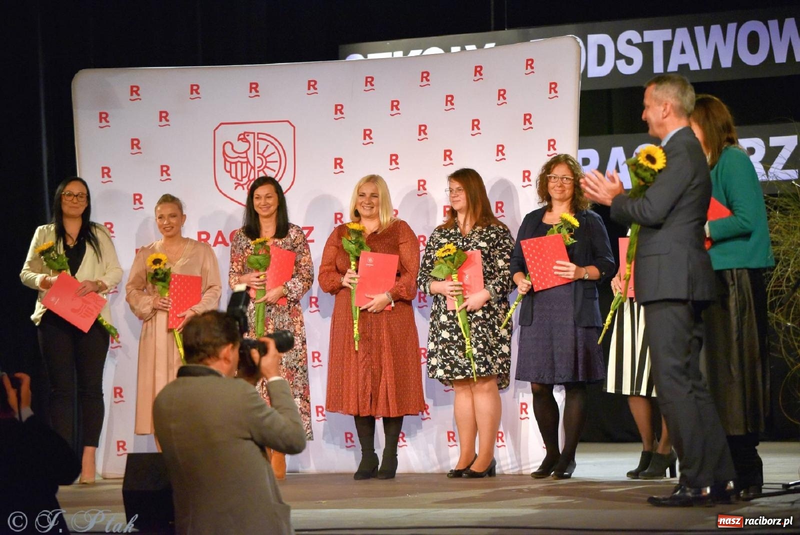 Zdjęcie w galerii na portalu naszraciborz.pl: Miejskie obchody Dnia Edukacji Narodowej i 60. urodziny SP 13 [FOTO i WIDEO] wiadomości z regionu