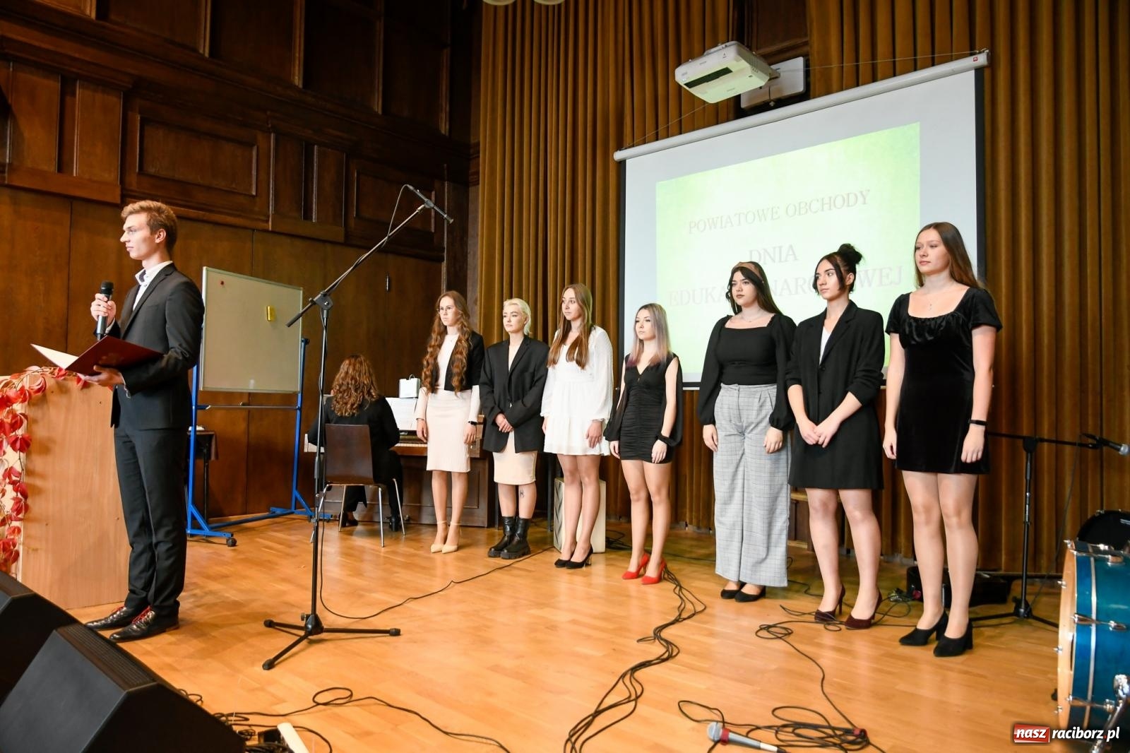 Zdjęcie w galerii na portalu naszraciborz.pl: Powiatowy Dzień Edukacji Narodowej w tym roku w Kasprowiczu [FOTO i WIDEO] wiadomości z regionu