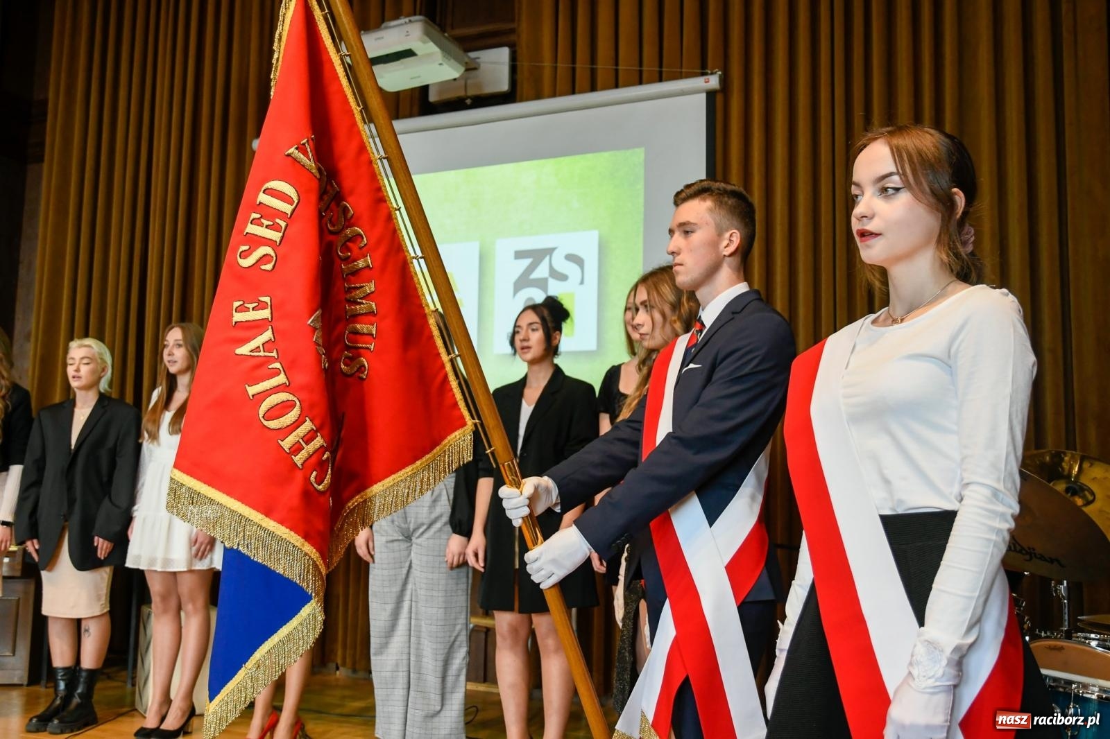 Zdjęcie w galerii na portalu naszraciborz.pl: Powiatowy Dzień Edukacji Narodowej w tym roku w Kasprowiczu [FOTO i WIDEO] wiadomości z regionu