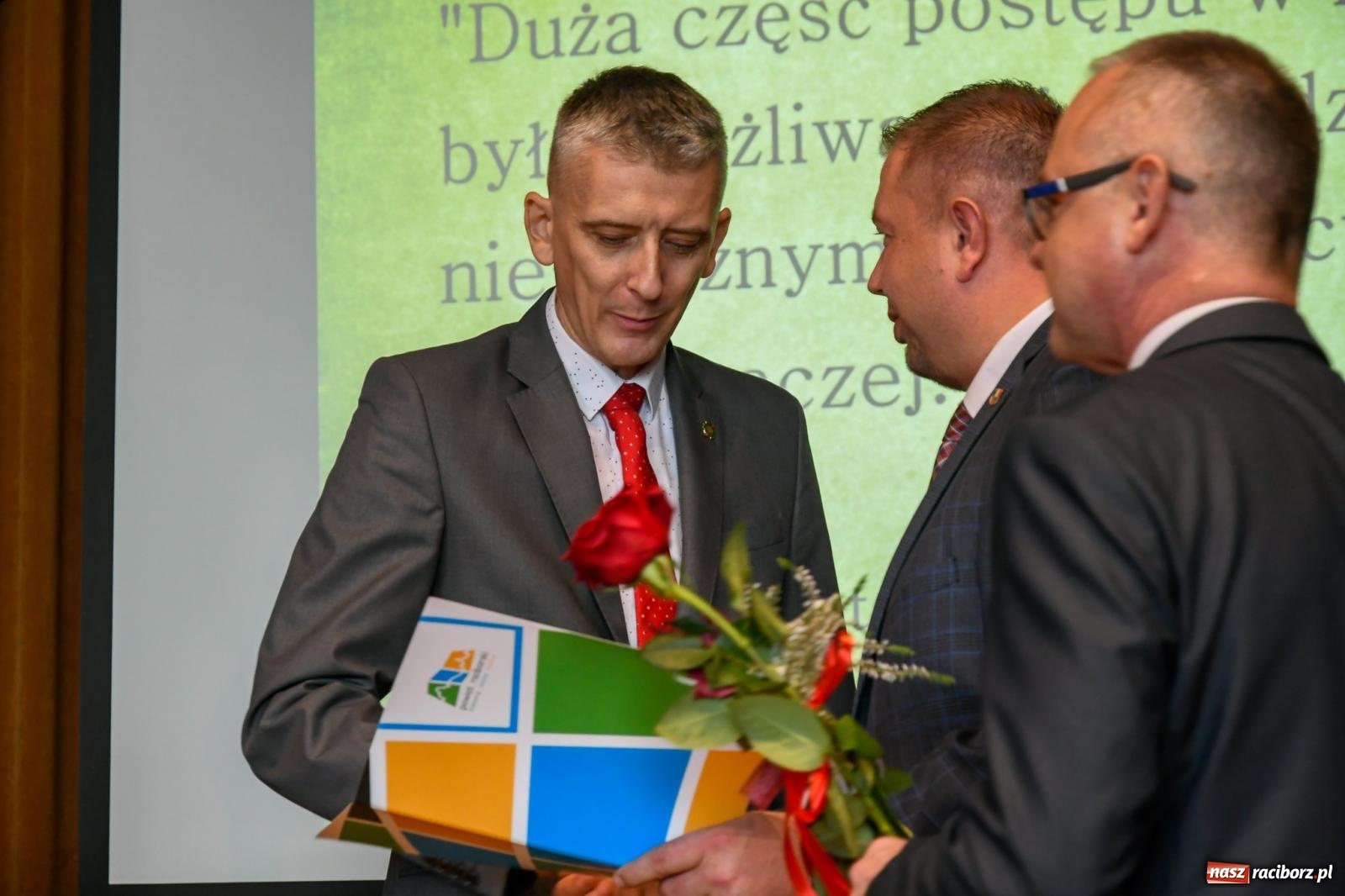 Zdjęcie w galerii na portalu naszraciborz.pl: Powiatowy Dzień Edukacji Narodowej w tym roku w Kasprowiczu [FOTO i WIDEO] wiadomości z regionu