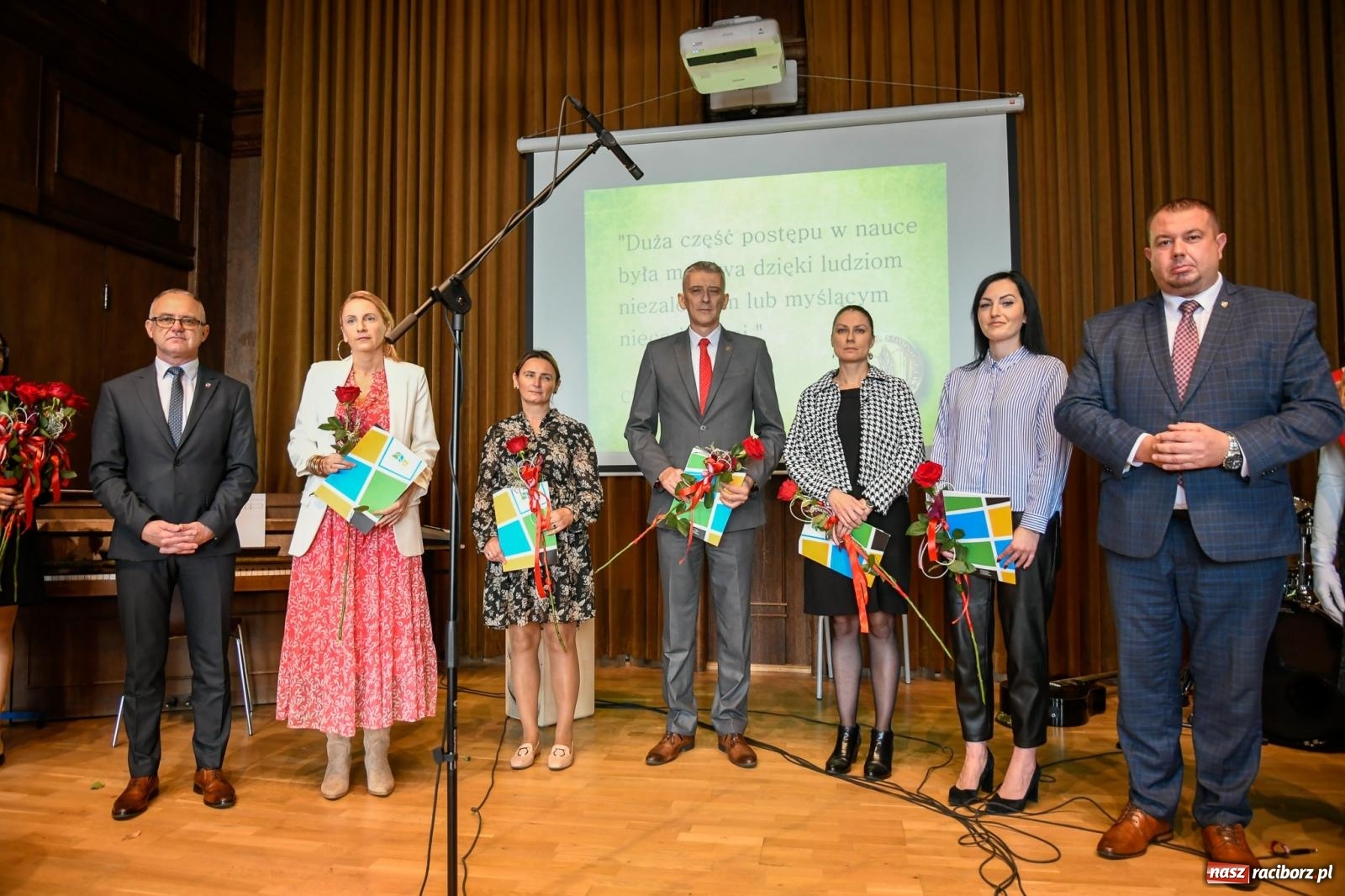 Zdjęcie w galerii na portalu naszraciborz.pl: Powiatowy Dzień Edukacji Narodowej w tym roku w Kasprowiczu [FOTO i WIDEO] wiadomości z regionu