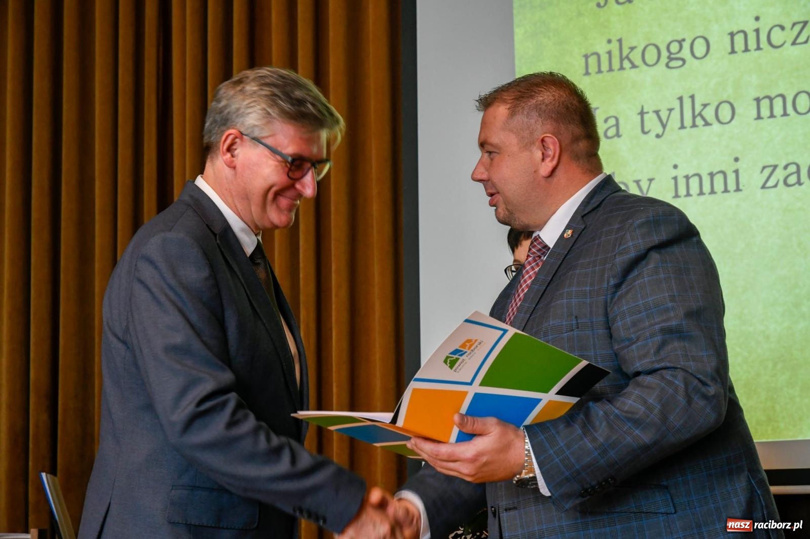 Zdjęcie w galerii na portalu naszraciborz.pl: Powiatowy Dzień Edukacji Narodowej w tym roku w Kasprowiczu [FOTO i WIDEO] wiadomości z regionu