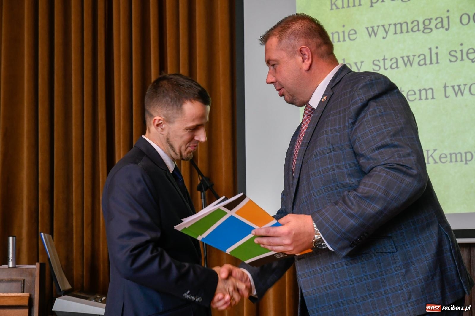 Zdjęcie w galerii na portalu naszraciborz.pl: Powiatowy Dzień Edukacji Narodowej w tym roku w Kasprowiczu [FOTO i WIDEO] wiadomości z regionu