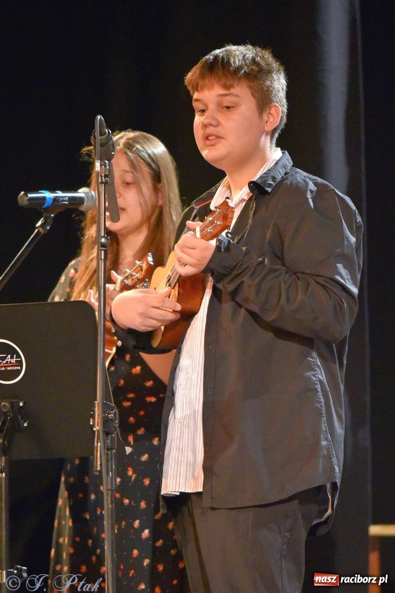 Zdjęcie w galerii na portalu naszraciborz.pl: Taka jest ta Trzynastka. Po prostu szczęśliwa wiadomości z regionu