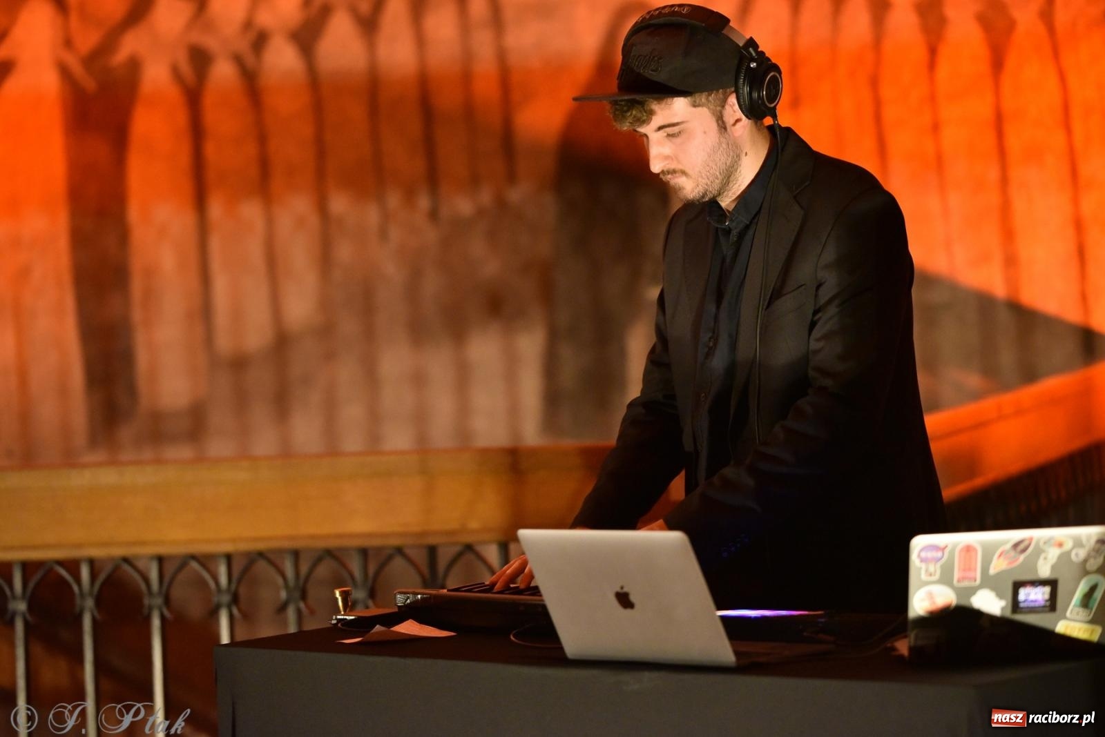 Zdjęcie w galerii na portalu naszraciborz.pl: Fuzja klasyki i elektroniki w raciborskim Muzeum [FOTO i WIDEO] wiadomości z regionu