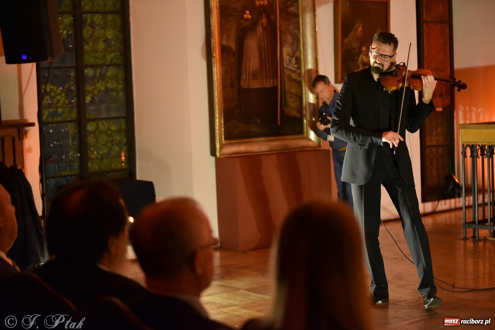Zdjęcie w galerii na portalu naszraciborz.pl: Fuzja klasyki i elektroniki w raciborskim Muzeum [FOTO i WIDEO] wiadomości z regionu