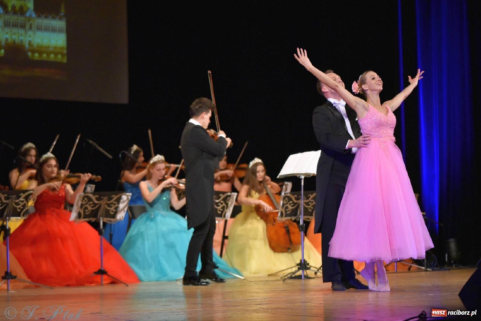 Zdjęcie w galerii na portalu naszraciborz.pl: Magiczny klimat starego Wiednia w RCK-u [FOTO] wiadomości z regionu