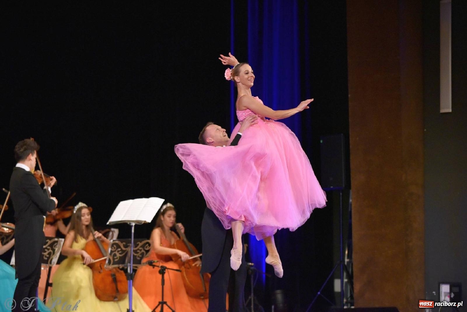 Zdjęcie w galerii na portalu naszraciborz.pl: Magiczny klimat starego Wiednia w RCK-u [FOTO] wiadomości z regionu