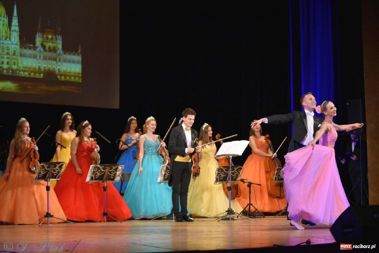 Zdjęcie w galerii na portalu naszraciborz.pl: Magiczny klimat starego Wiednia w RCK-u [FOTO] wiadomości z regionu