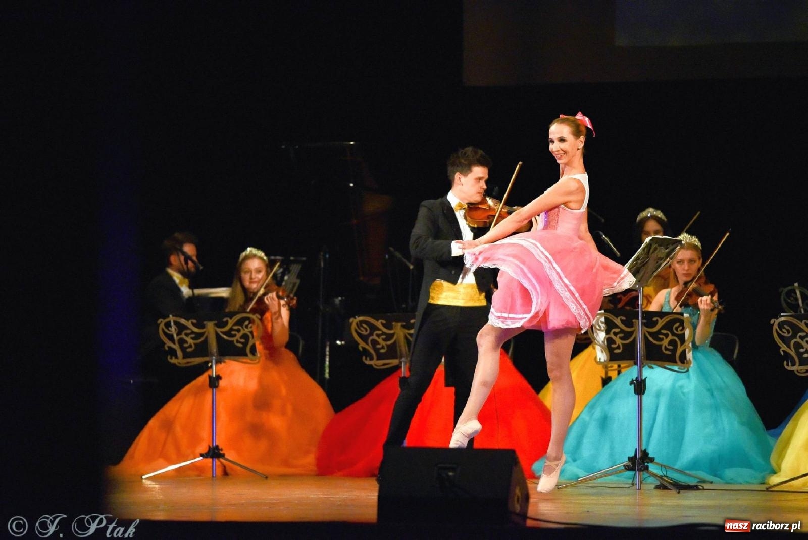 Zdjęcie w galerii na portalu naszraciborz.pl: Magiczny klimat starego Wiednia w RCK-u [FOTO] wiadomości z regionu