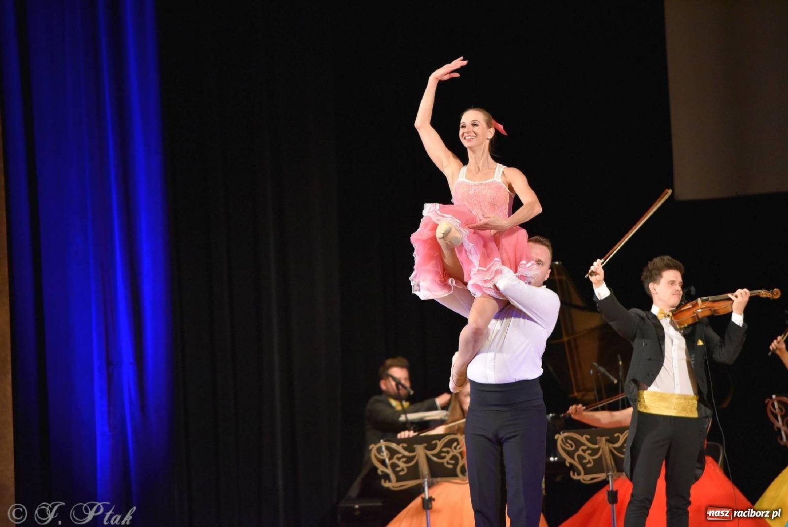 Zdjęcie w galerii na portalu naszraciborz.pl: Magiczny klimat starego Wiednia w RCK-u [FOTO] wiadomości z regionu