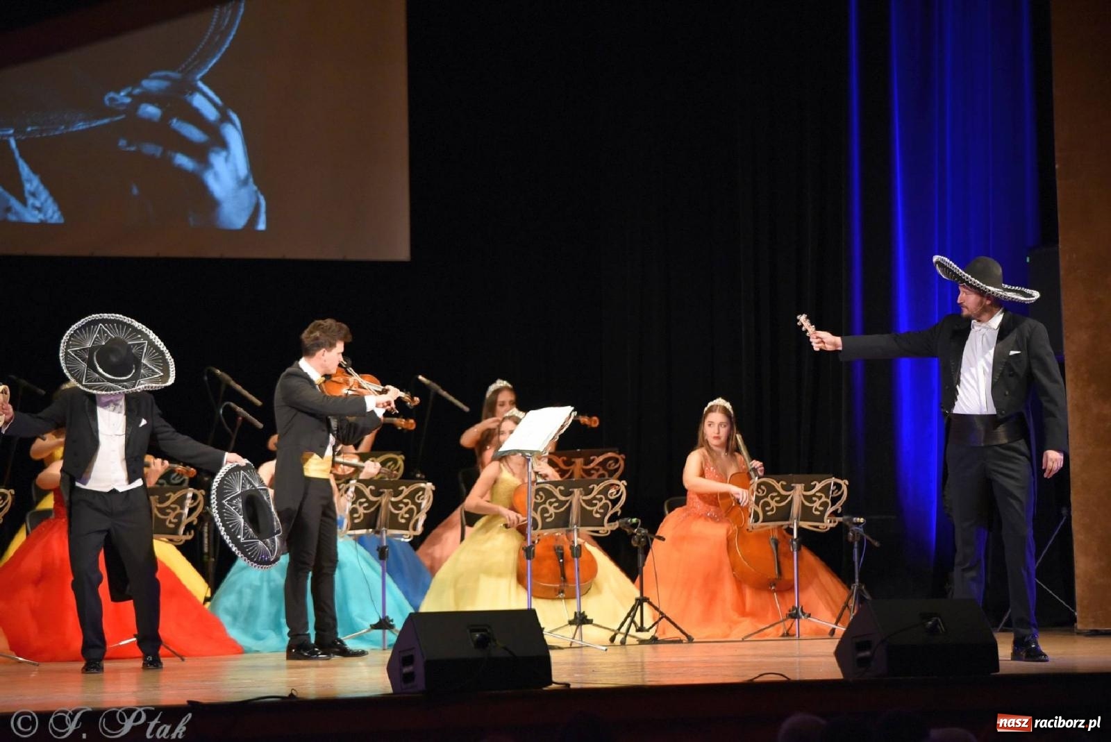 Zdjęcie w galerii na portalu naszraciborz.pl: Magiczny klimat starego Wiednia w RCK-u [FOTO] wiadomości z regionu