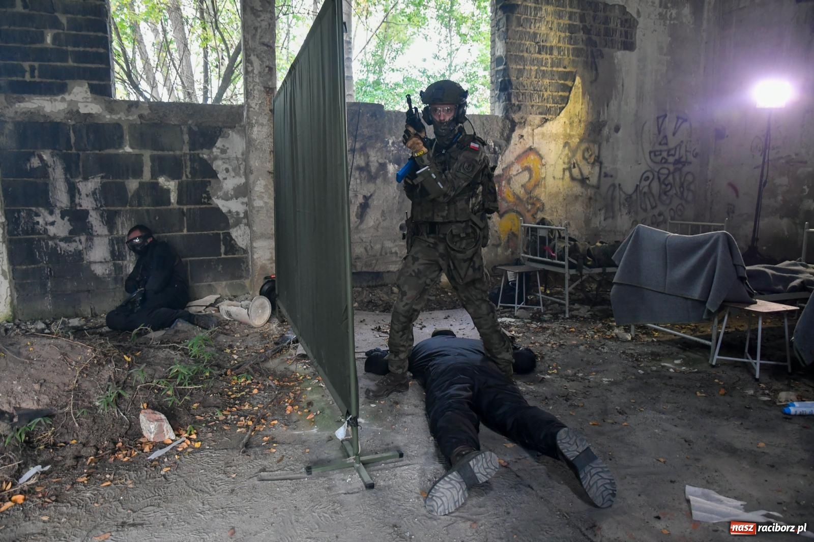 Zdjęcie w galerii na portalu naszraciborz.pl: Strzały i wybuchy. Śląscy terytorialsi ćwiczą w Kuźni Raciborskiej [FOTO i WIDEO] wiadomości z regionu