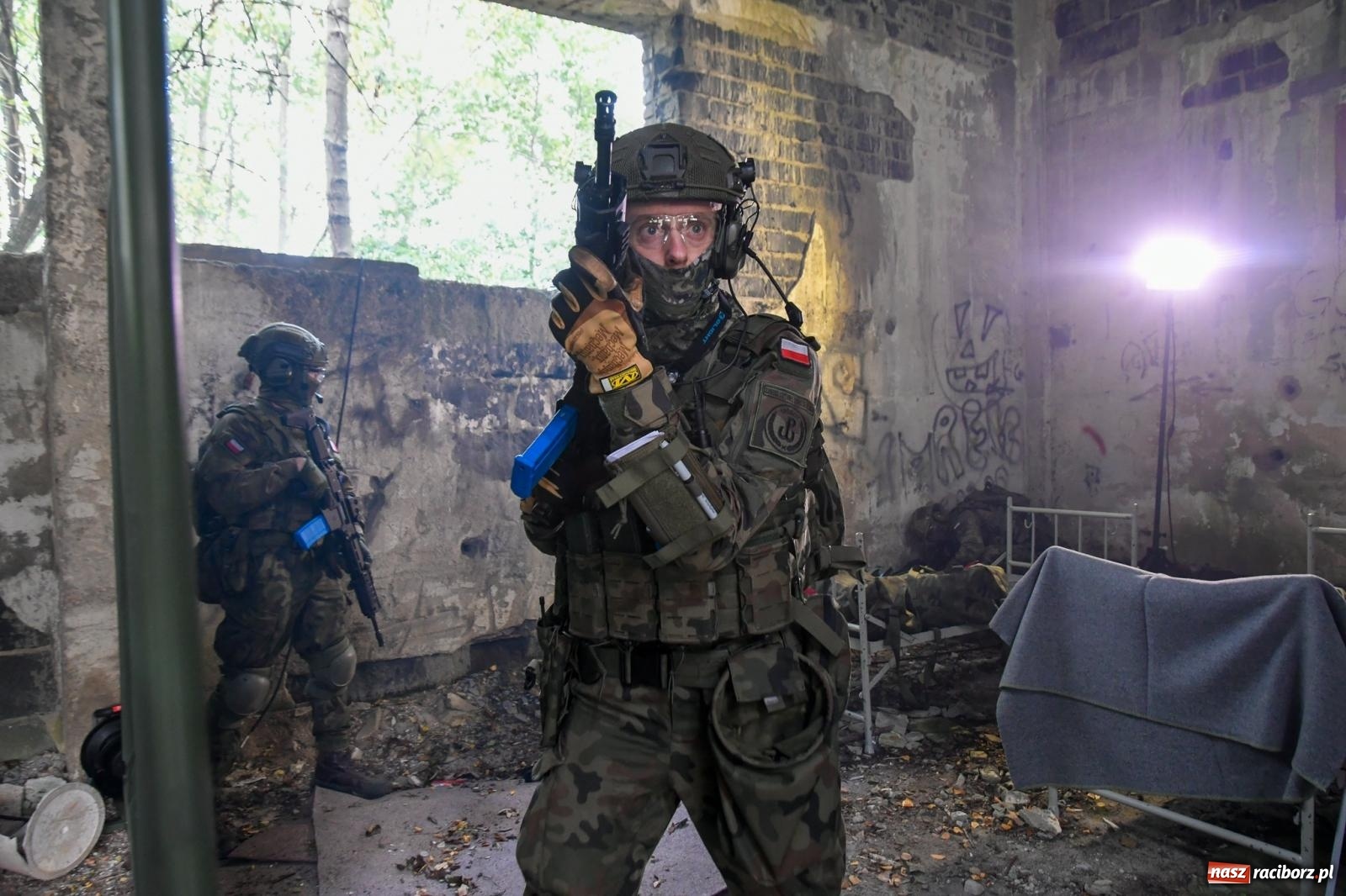 Zdjęcie w galerii na portalu naszraciborz.pl: Strzały i wybuchy. Śląscy terytorialsi ćwiczą w Kuźni Raciborskiej [FOTO i WIDEO] wiadomości z regionu