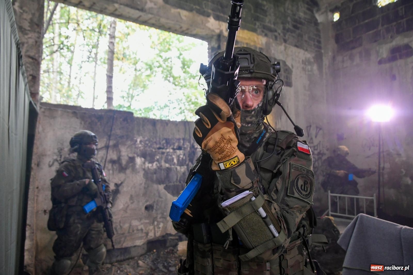 Zdjęcie w galerii na portalu naszraciborz.pl: Strzały i wybuchy. Śląscy terytorialsi ćwiczą w Kuźni Raciborskiej [FOTO i WIDEO] wiadomości z regionu