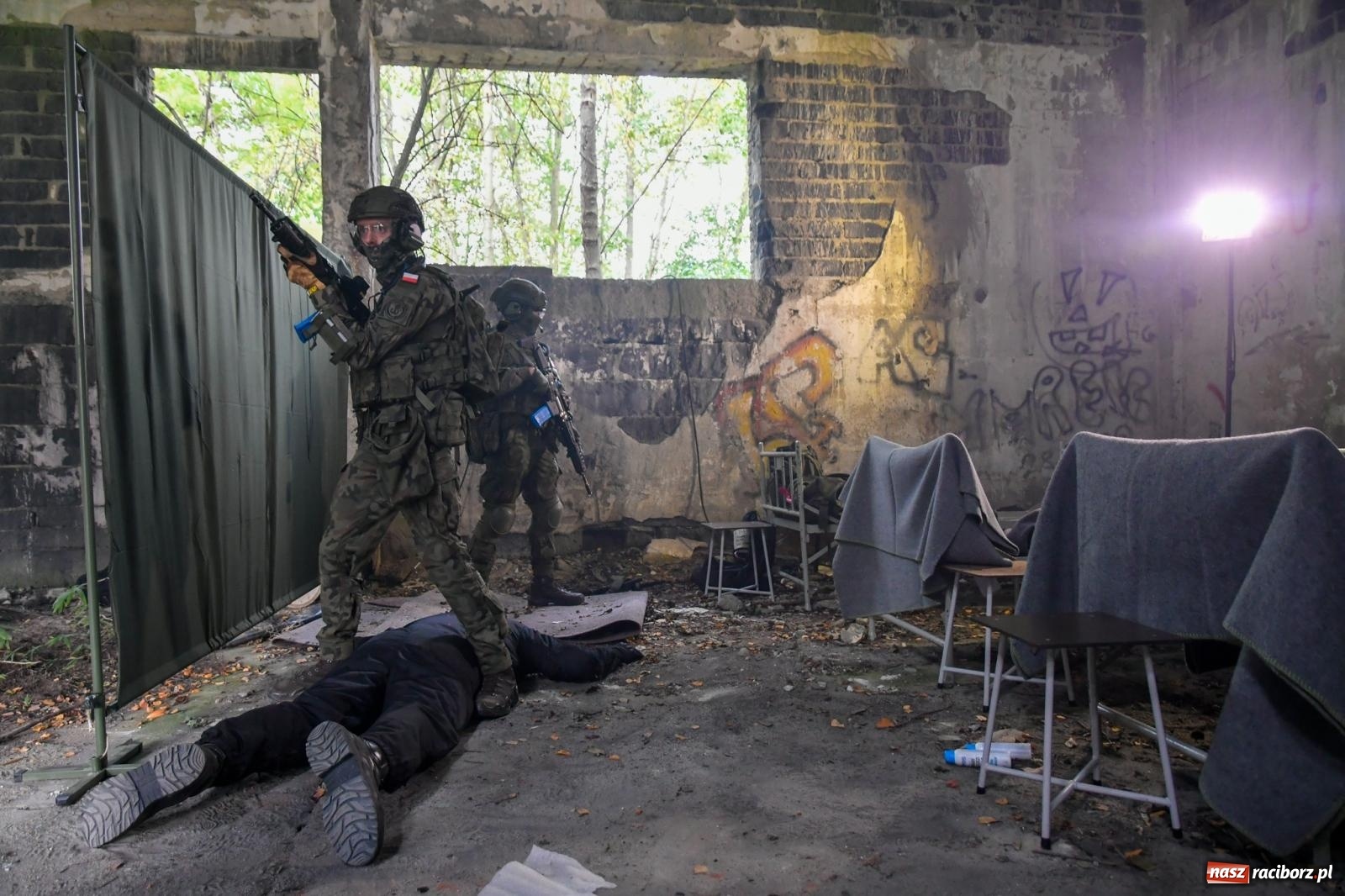 Zdjęcie w galerii na portalu naszraciborz.pl: Strzały i wybuchy. Śląscy terytorialsi ćwiczą w Kuźni Raciborskiej [FOTO i WIDEO] wiadomości z regionu