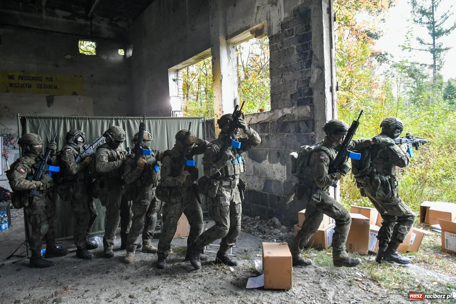 Zdjęcie w galerii na portalu naszraciborz.pl: Strzały i wybuchy. Śląscy terytorialsi ćwiczą w Kuźni Raciborskiej [FOTO i WIDEO] wiadomości z regionu