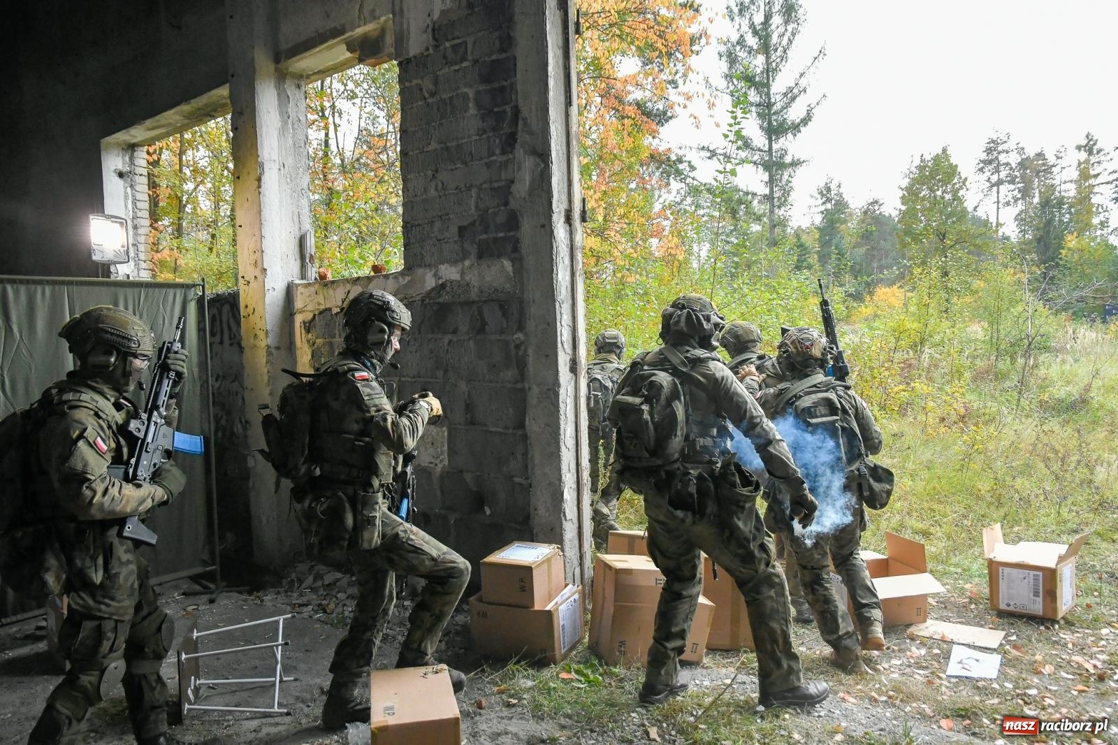 Zdjęcie w galerii na portalu naszraciborz.pl: Strzały i wybuchy. Śląscy terytorialsi ćwiczą w Kuźni Raciborskiej [FOTO i WIDEO] wiadomości z regionu