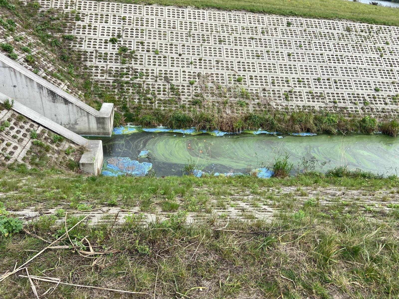 Zdjęcie w galerii na portalu naszraciborz.pl: Strażackie grupy ratownictwa chemicznego działają w Krzyżanowicach wiadomości z regionu