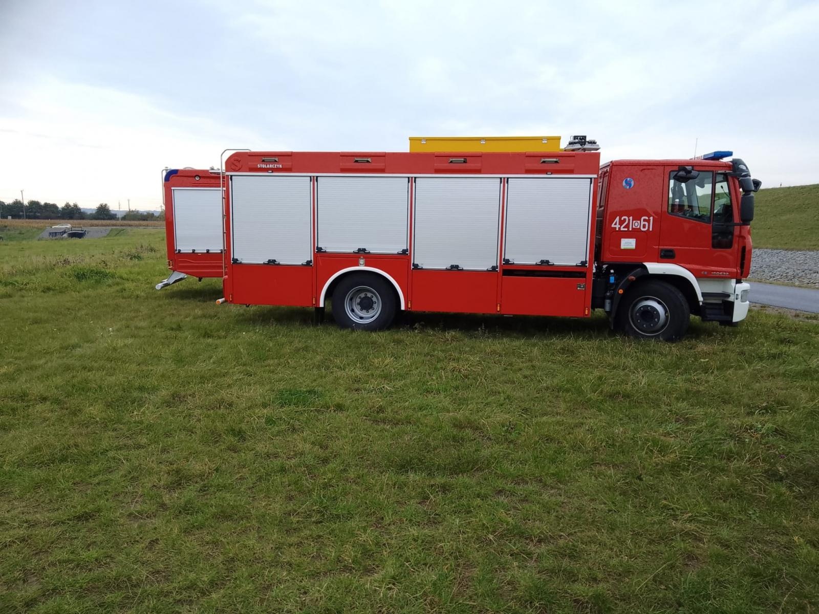Zdjęcie w galerii na portalu naszraciborz.pl: Strażackie grupy ratownictwa chemicznego działają w Krzyżanowicach wiadomości z regionu