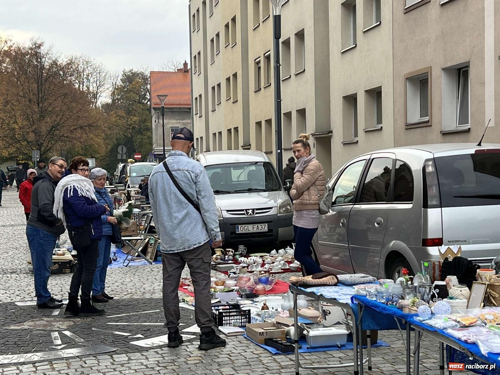 Zdjęcie w galerii na portalu naszraciborz.pl: Raciborski targ staroci i jedna perełka wiadomości z regionu