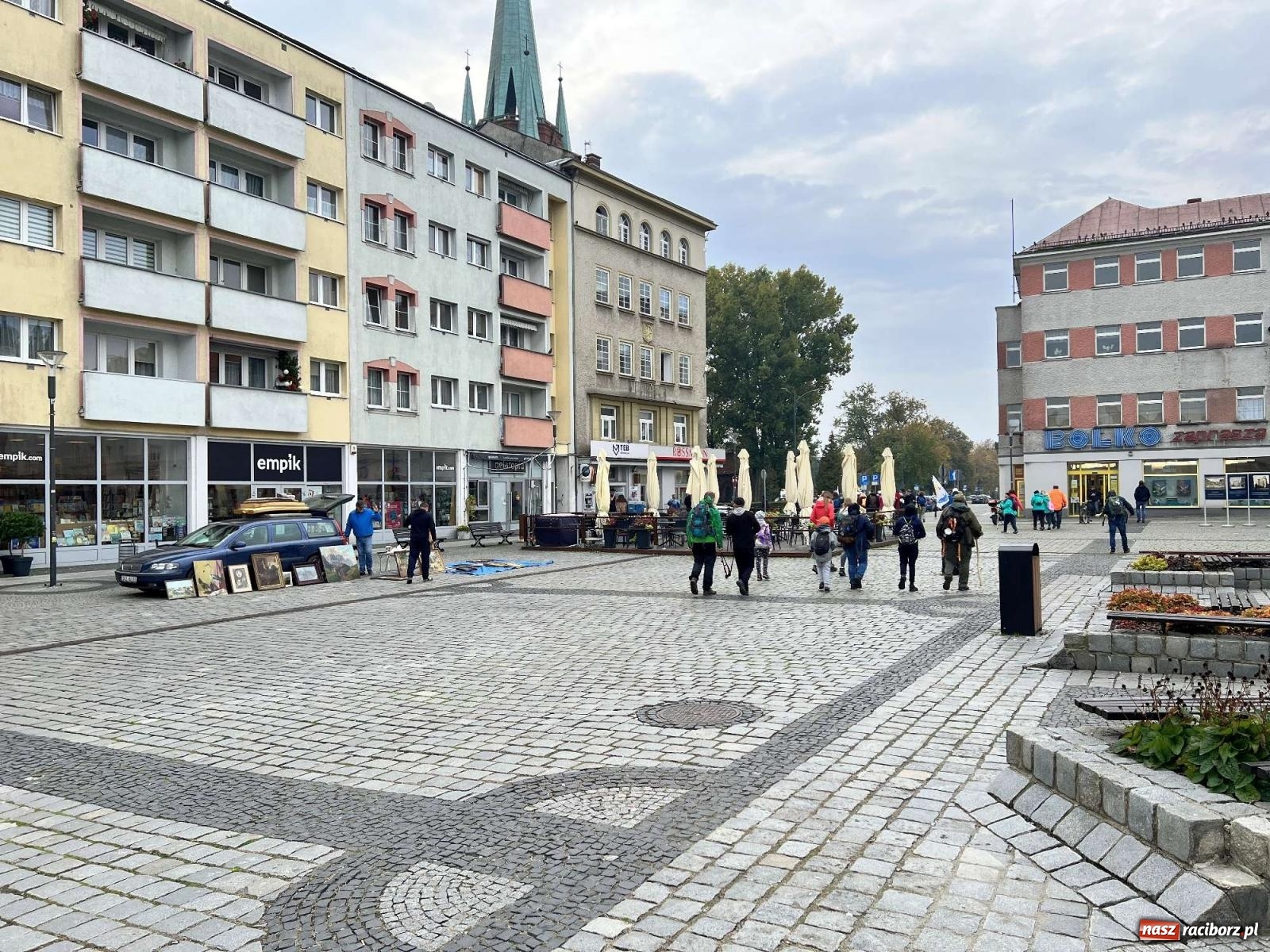 Zdjęcie w galerii na portalu naszraciborz.pl: Raciborski targ staroci i jedna perełka wiadomości z regionu