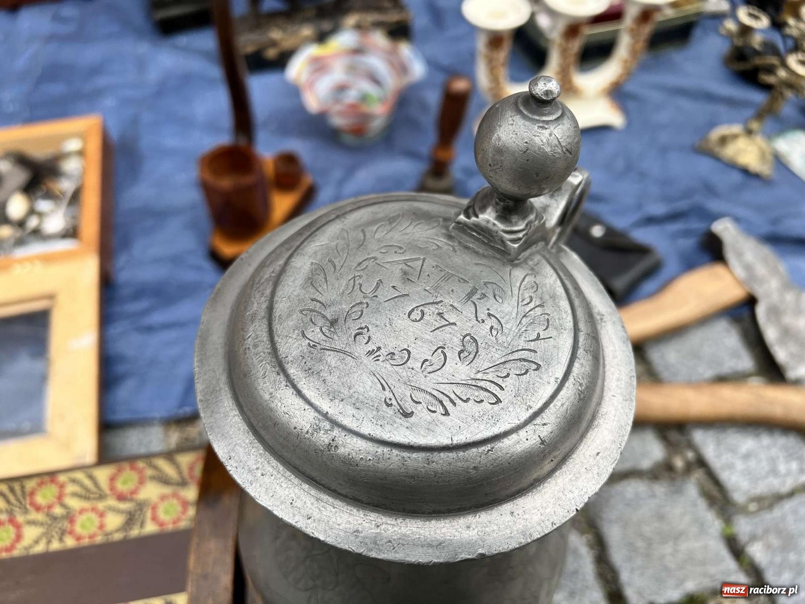 Zdjęcie w galerii na portalu naszraciborz.pl: Raciborski targ staroci i jedna perełka wiadomości z regionu