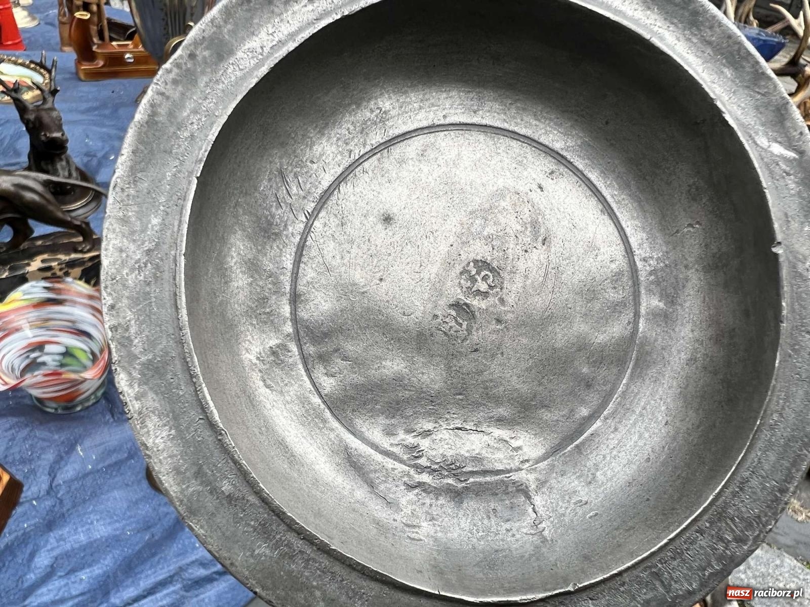 Zdjęcie w galerii na portalu naszraciborz.pl: Raciborski targ staroci i jedna perełka wiadomości z regionu