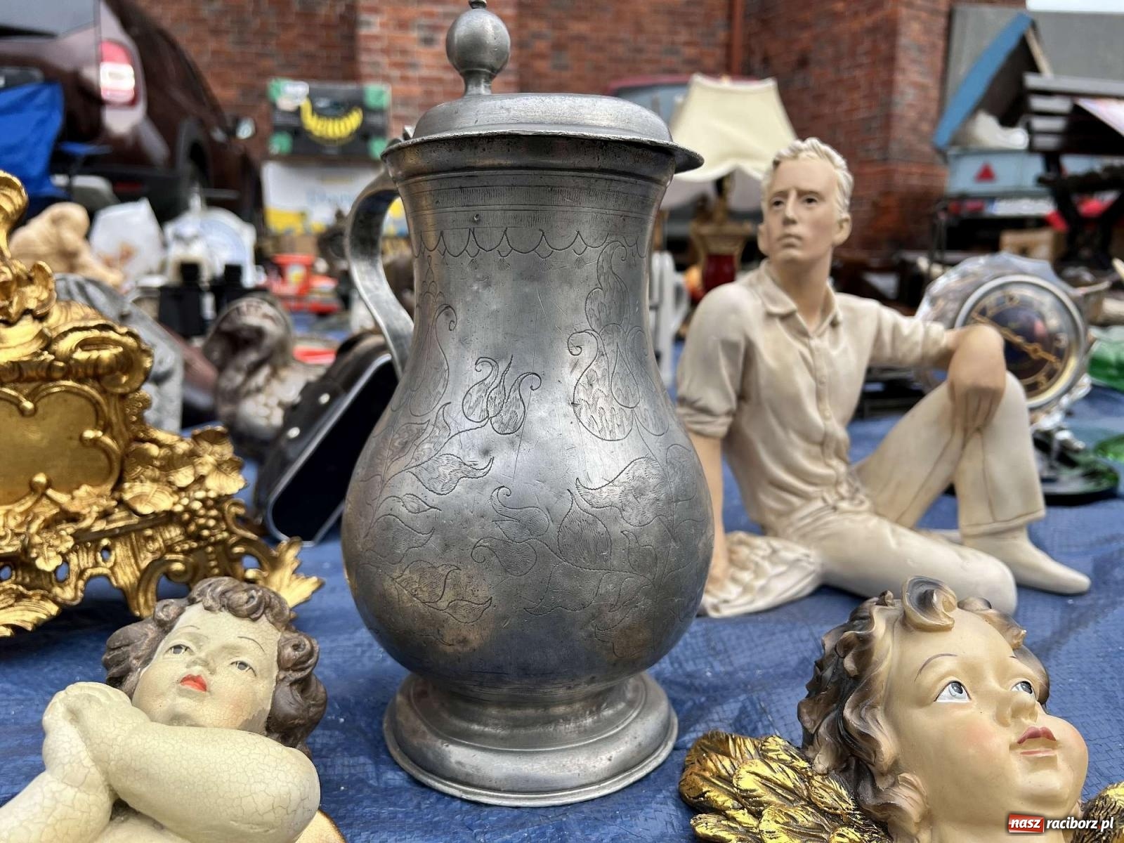 Zdjęcie w galerii na portalu naszraciborz.pl: Raciborski targ staroci i jedna perełka wiadomości z regionu