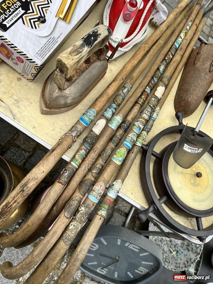 Zdjęcie w galerii na portalu naszraciborz.pl: Raciborski targ staroci i jedna perełka wiadomości z regionu