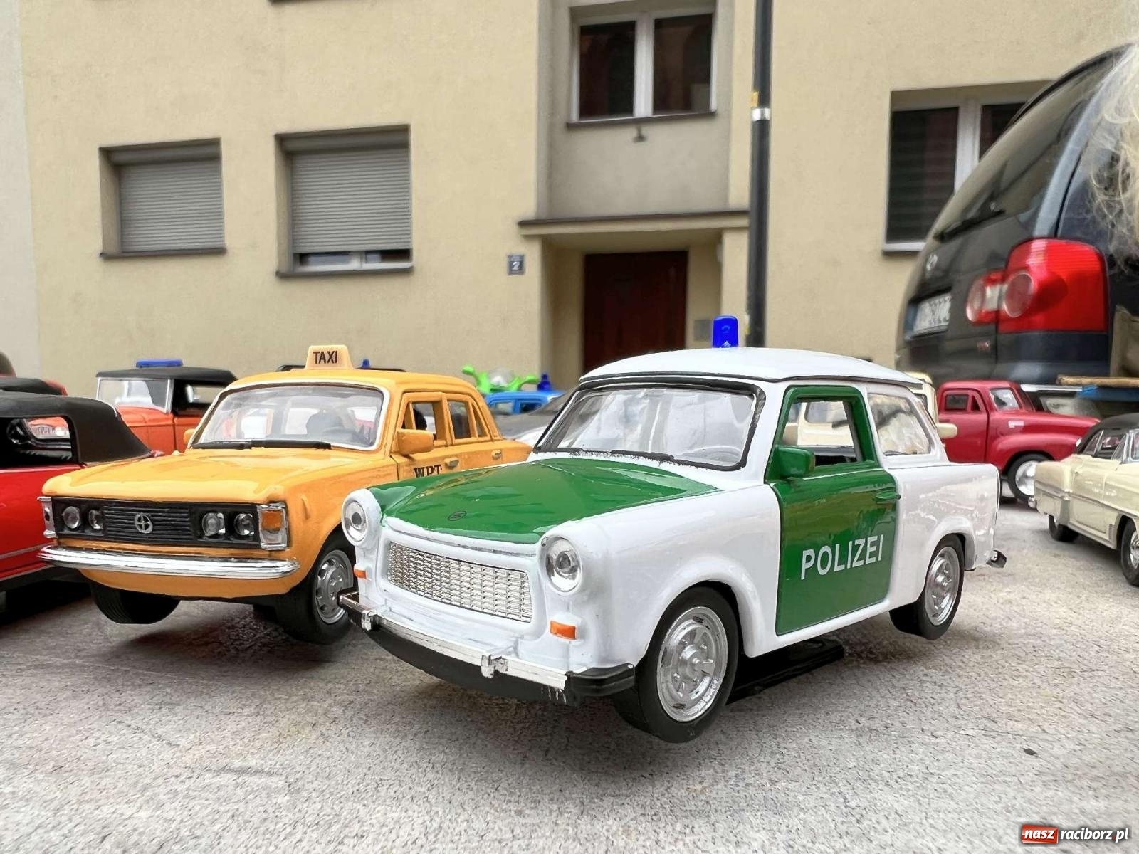 Zdjęcie w galerii na portalu naszraciborz.pl: Raciborski targ staroci i jedna perełka wiadomości z regionu