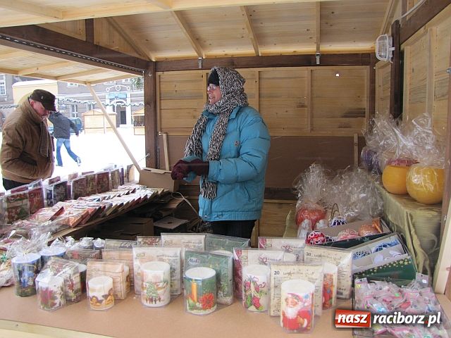 Zdjęcie w galerii na portalu naszraciborz.pl: Swojskie wyroby na Rynku wiadomości z regionu