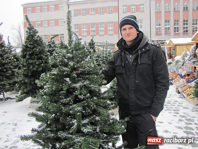 Zdjęcie w galerii na portalu naszraciborz.pl: Swojskie wyroby na Rynku wiadomości z regionu