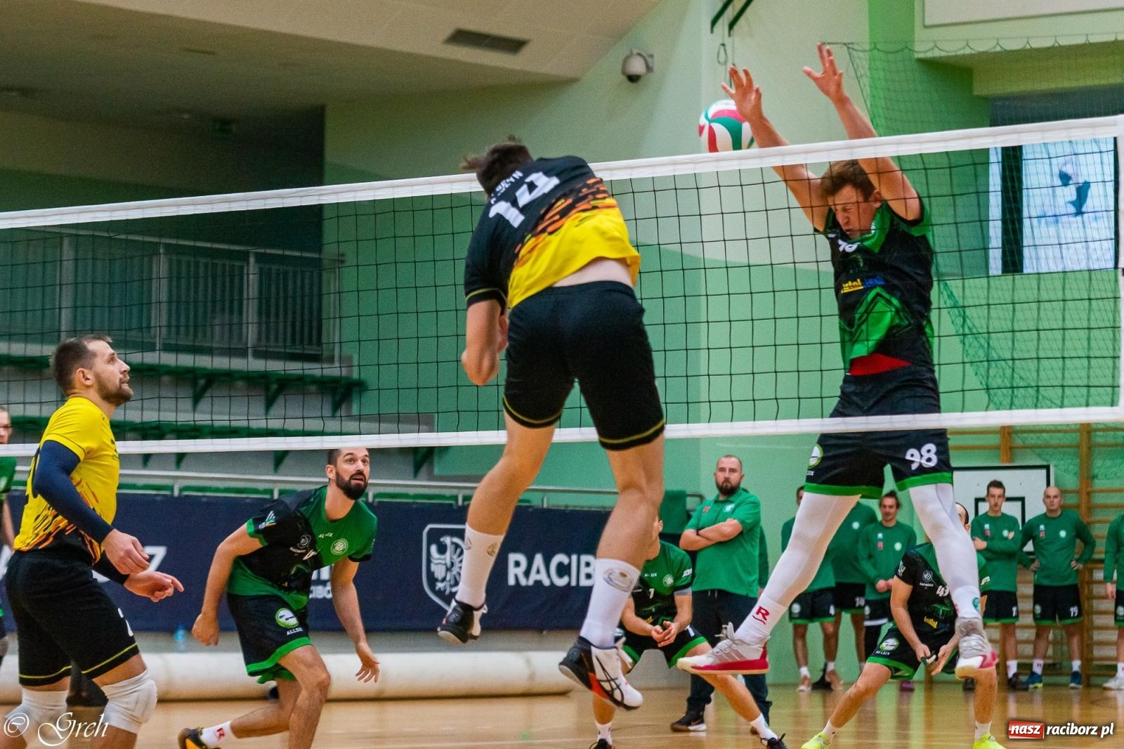 Zdjęcie w galerii na portalu naszraciborz.pl: Siatkarski dreszczowiec w I lidze śląskiej [FOTO i WIDEO] wiadomości z regionu
