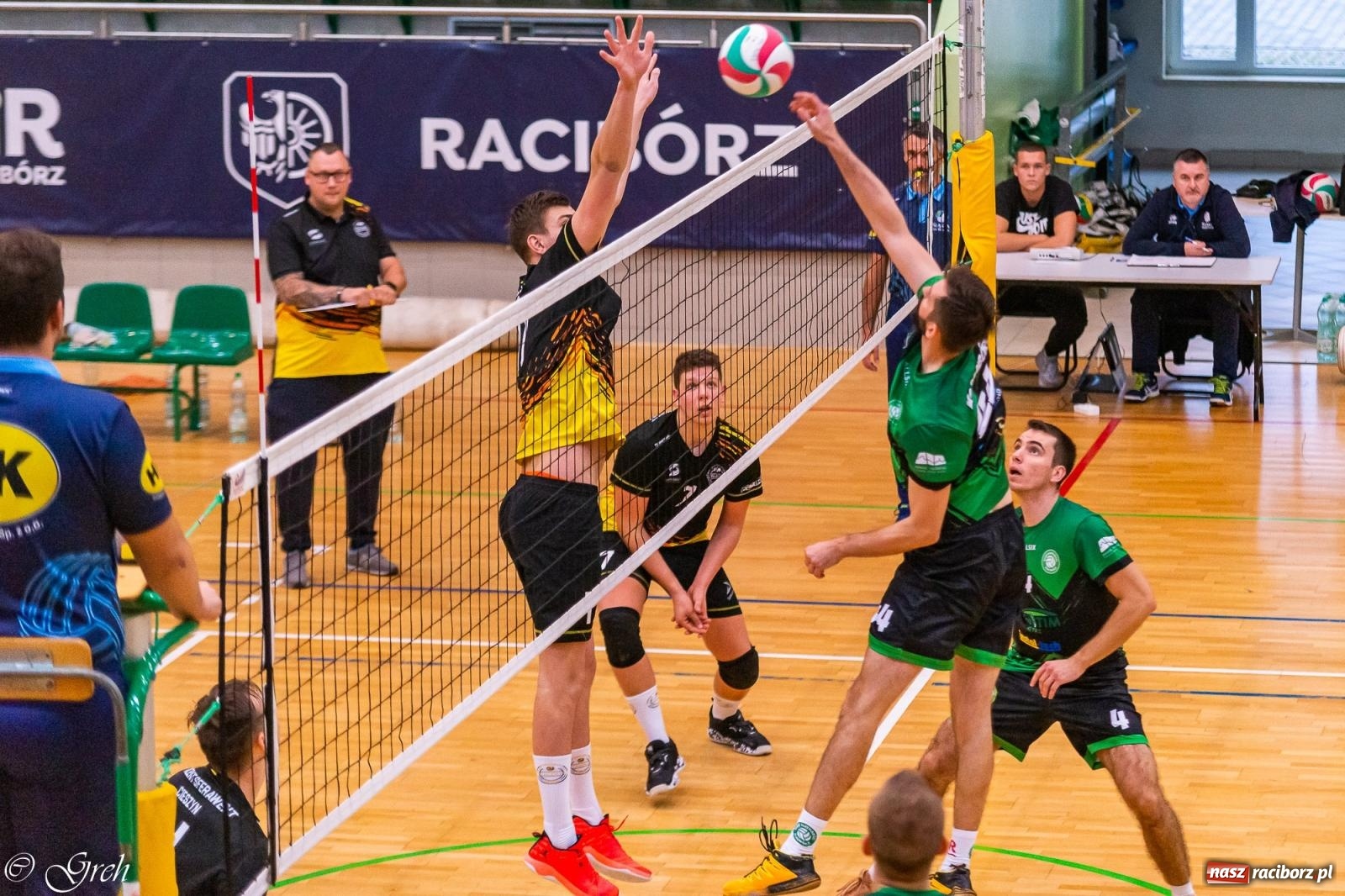 Zdjęcie w galerii na portalu naszraciborz.pl: Siatkarski dreszczowiec w I lidze śląskiej [FOTO i WIDEO] wiadomości z regionu