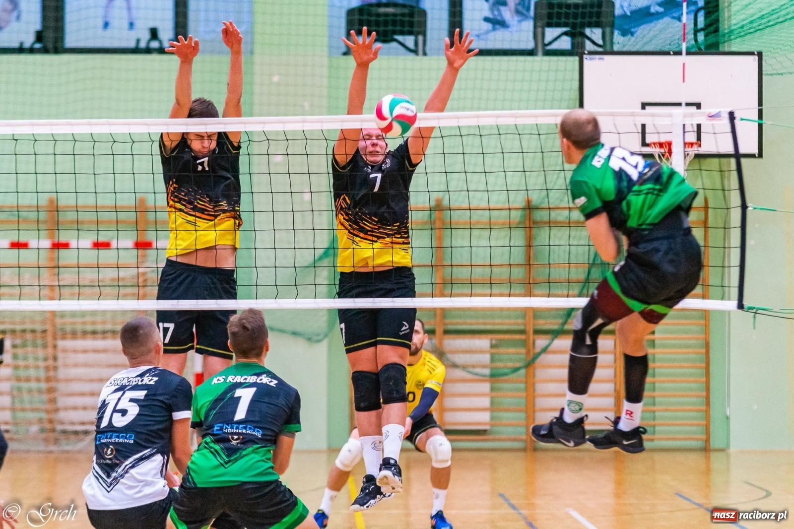 Zdjęcie w galerii na portalu naszraciborz.pl: Siatkarski dreszczowiec w I lidze śląskiej [FOTO i WIDEO] wiadomości z regionu