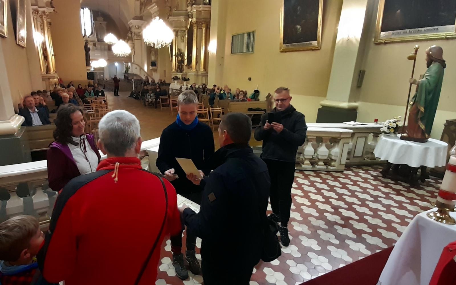 Zdjęcie w galerii na portalu naszraciborz.pl: Szlak przetarty. Pielgrzymi od św. Jakuba dotarli do Czech wiadomości z regionu