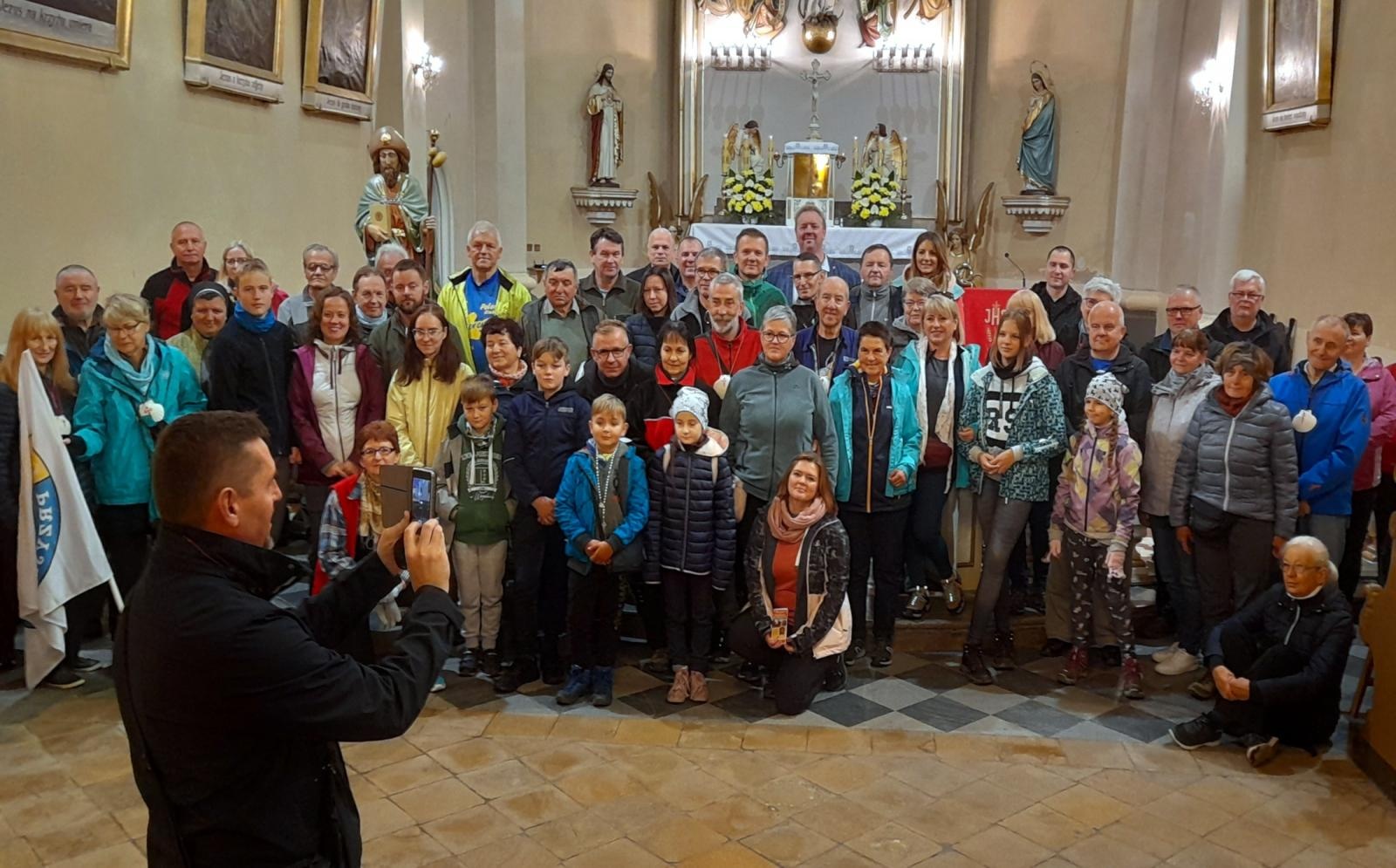 Zdjęcie w galerii na portalu naszraciborz.pl: Szlak przetarty. Pielgrzymi od św. Jakuba dotarli do Czech wiadomości z regionu