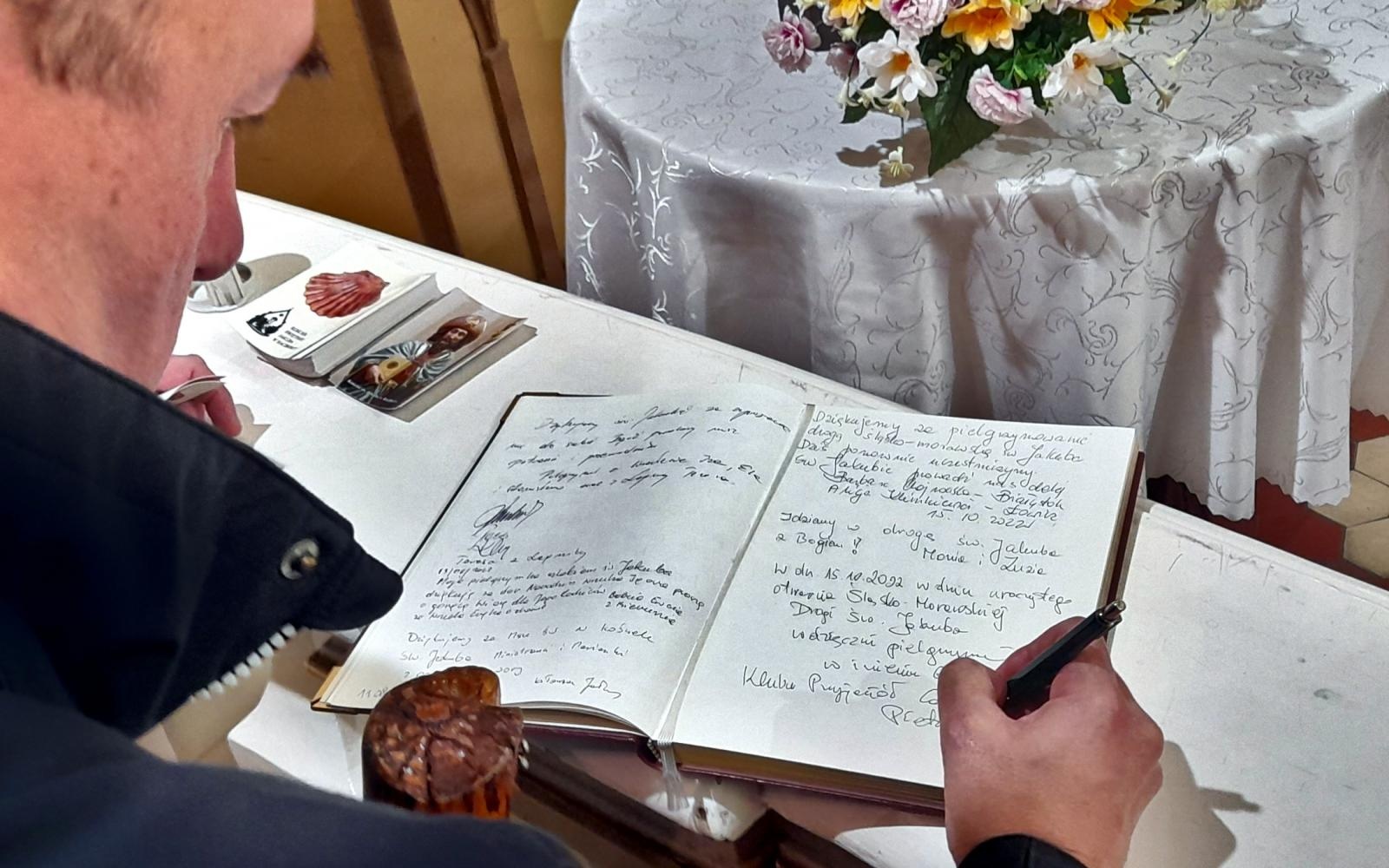 Zdjęcie w galerii na portalu naszraciborz.pl: Szlak przetarty. Pielgrzymi od św. Jakuba dotarli do Czech wiadomości z regionu