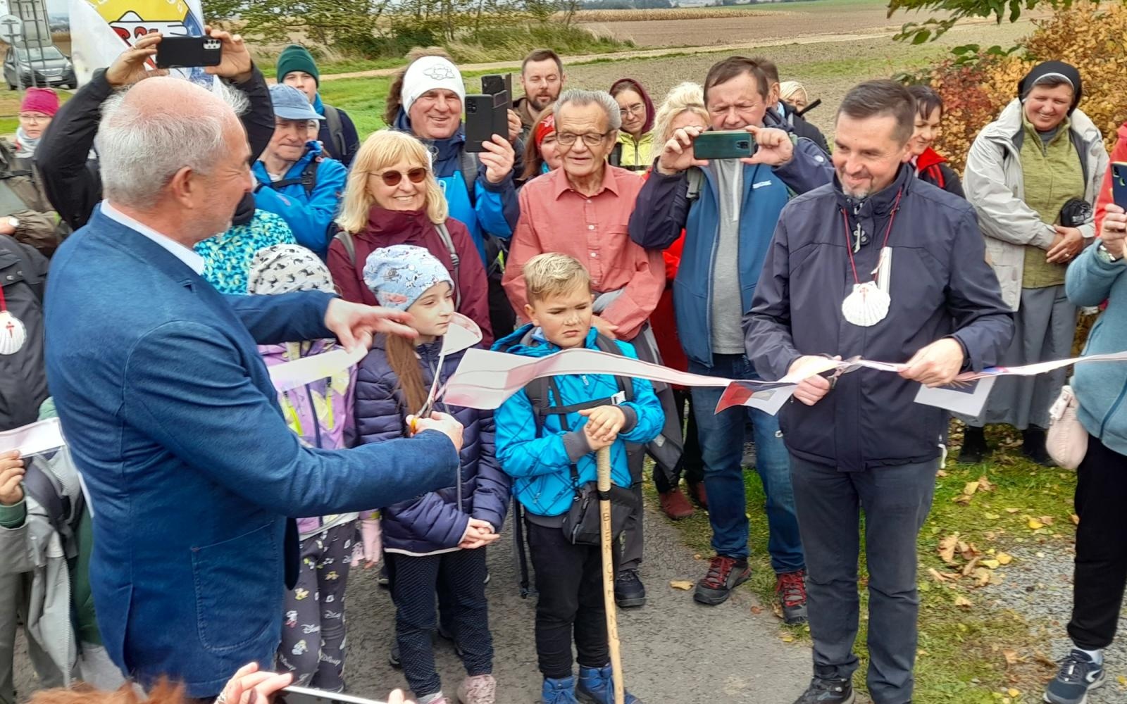 Zdjęcie w galerii na portalu naszraciborz.pl: Szlak przetarty. Pielgrzymi od św. Jakuba dotarli do Czech wiadomości z regionu