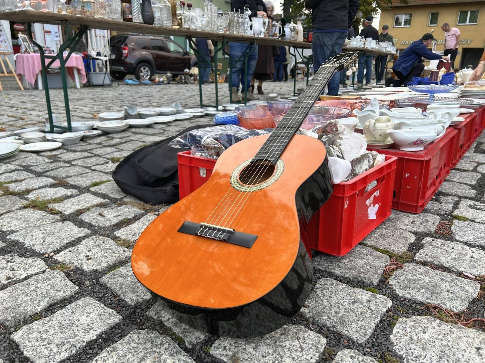 Zdjęcie w galerii na portalu naszraciborz.pl: Targ staroci w Krzanowicach. Coś na słodko i antyki wiadomości z regionu