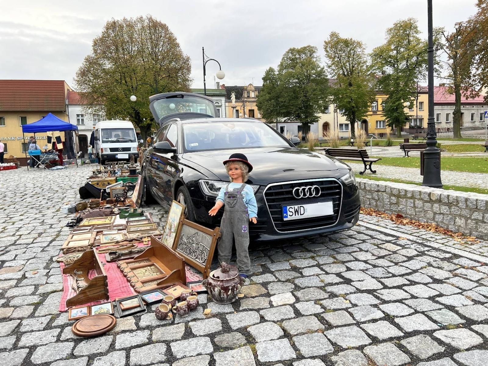 Zdjęcie w galerii na portalu naszraciborz.pl: Targ staroci w Krzanowicach. Coś na słodko i antyki wiadomości z regionu