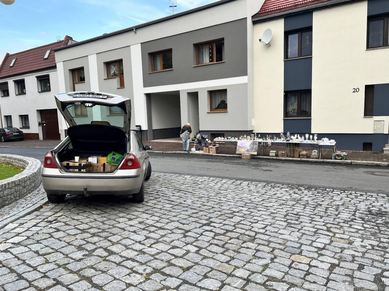 Zdjęcie w galerii na portalu naszraciborz.pl: Targ staroci w Krzanowicach. Coś na słodko i antyki wiadomości z regionu