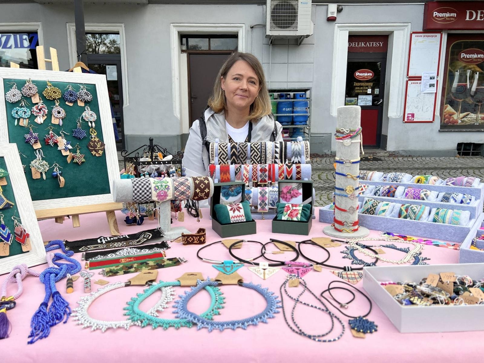 Zdjęcie w galerii na portalu naszraciborz.pl: Targ staroci w Krzanowicach. Coś na słodko i antyki wiadomości z regionu