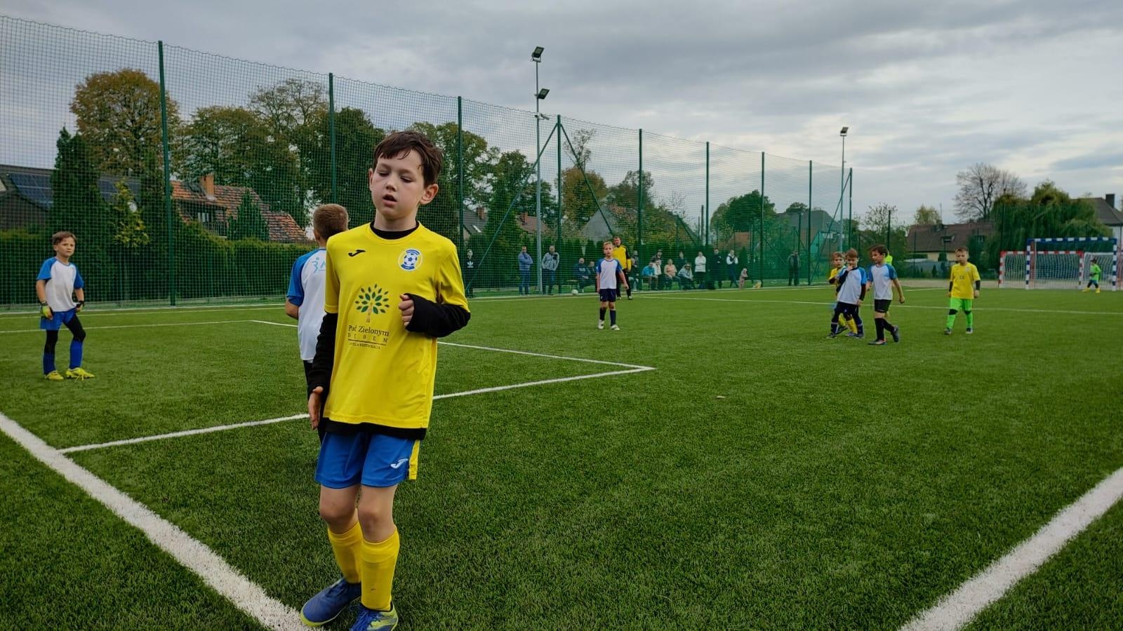 Zdjęcie w galerii na portalu naszraciborz.pl: W Chałupkach w piłkę grali i pieniądze dla Mikołaja zbierali wiadomości z regionu