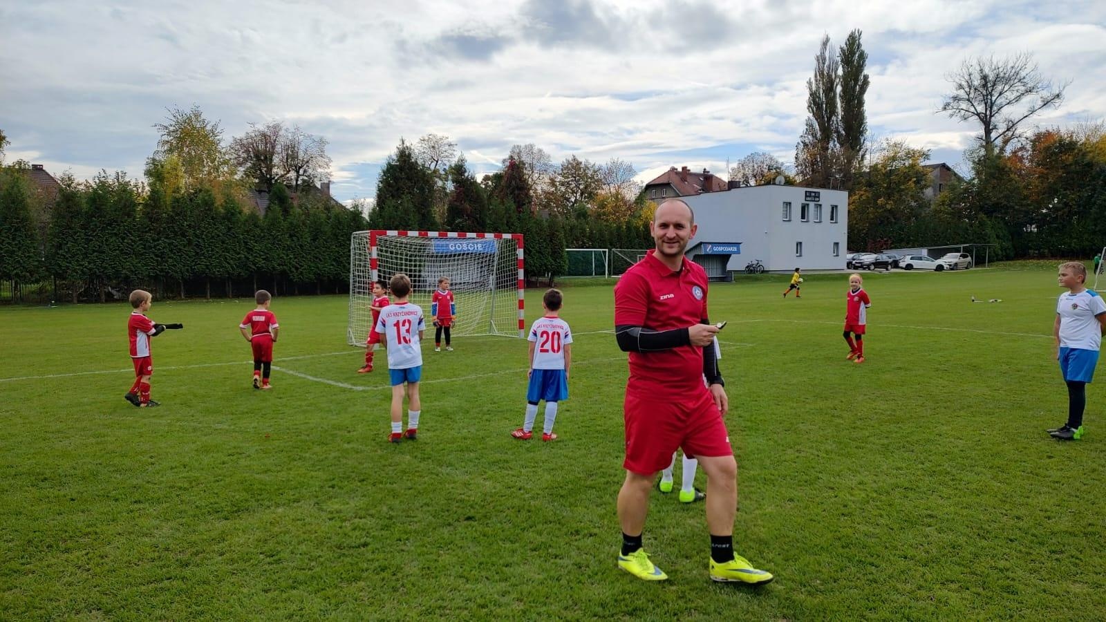 Zdjęcie w galerii na portalu naszraciborz.pl: W Chałupkach w piłkę grali i pieniądze dla Mikołaja zbierali wiadomości z regionu